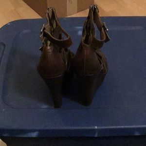 Jessica Simpson brown wedges